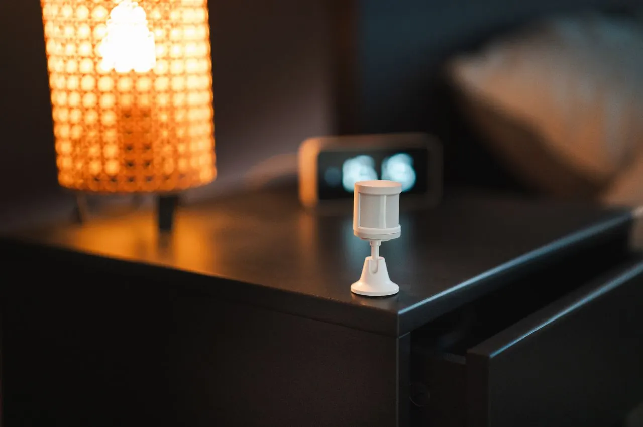 How Motion Sensors Improve Home Security smart home technology illustration
