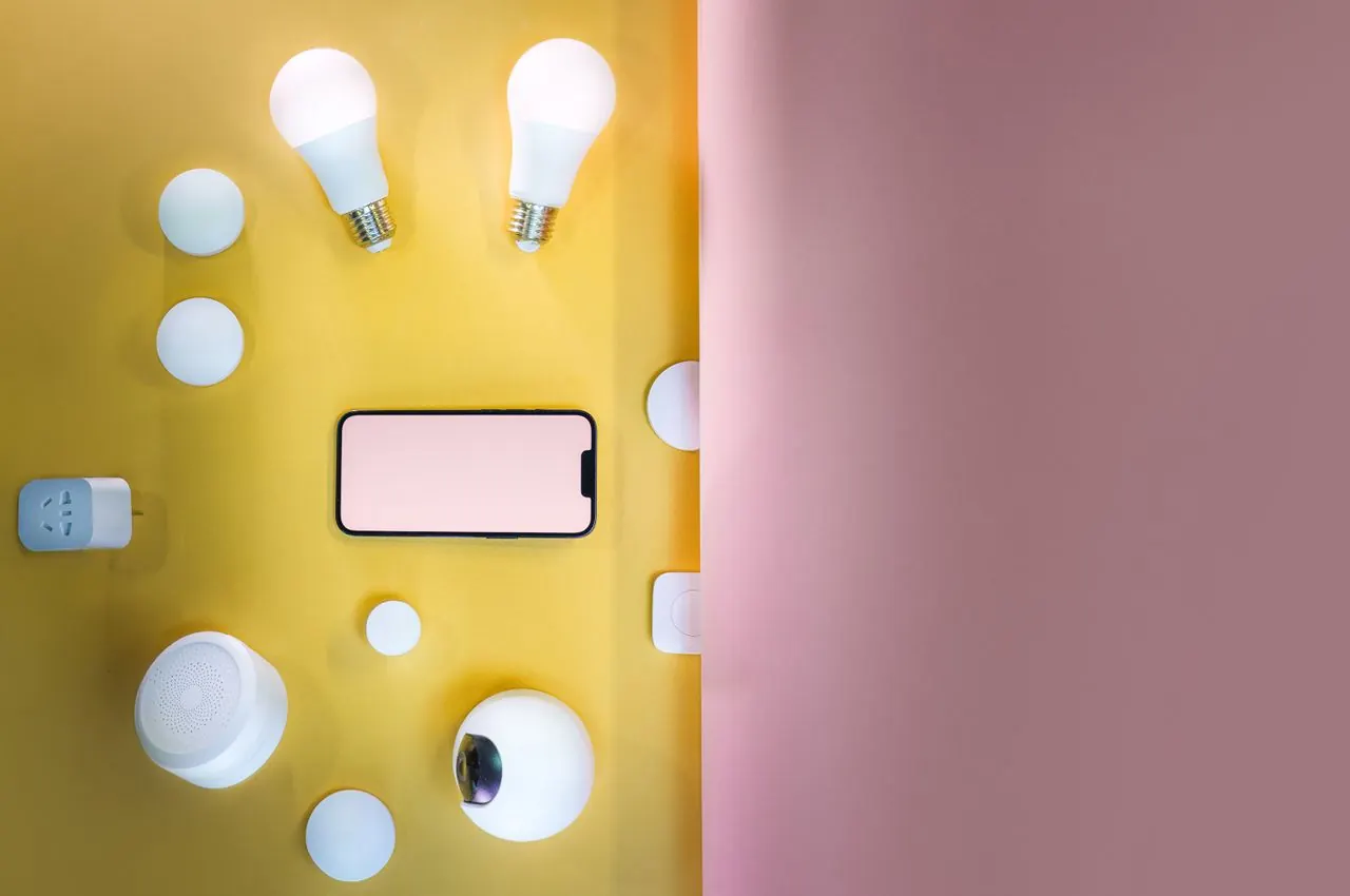 What Is a Smart Home and How Does It Work? smart home technology illustration