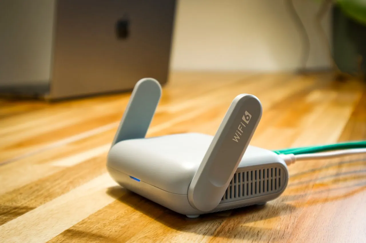Zigbee vs Z-Wave vs Wi-Fi: Which Is Best for Smart Homes? smart home technology illustration